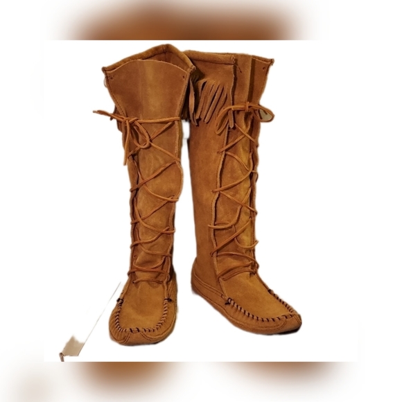 Minnetonka Moccasin Boots - Picture 2 of 13